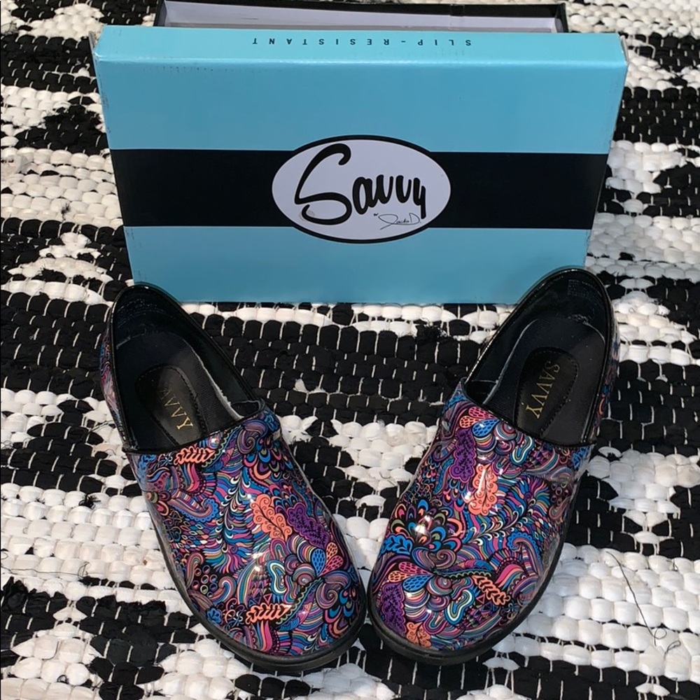 Size 7, Savvy nursing shoes